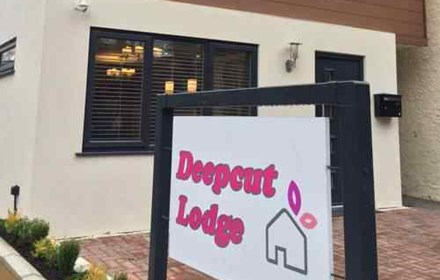 Deepcut Lodge Bed &
